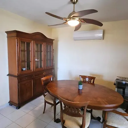 Alithea Gardens 2 Bedroom With Communal Pool *