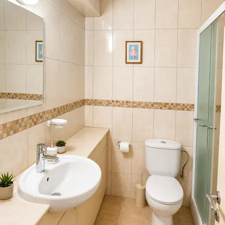 Alithea Gardens 2 Bedroom With Communal Pool