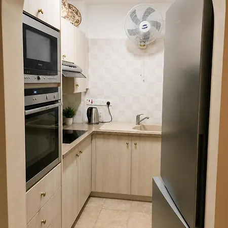 Alithea Gardens 2 Bedroom With Communal Pool Apartment *