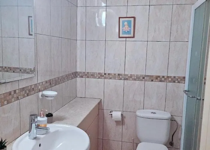 Alithea Gardens 2 Bedroom With Communal Pool * 페이야